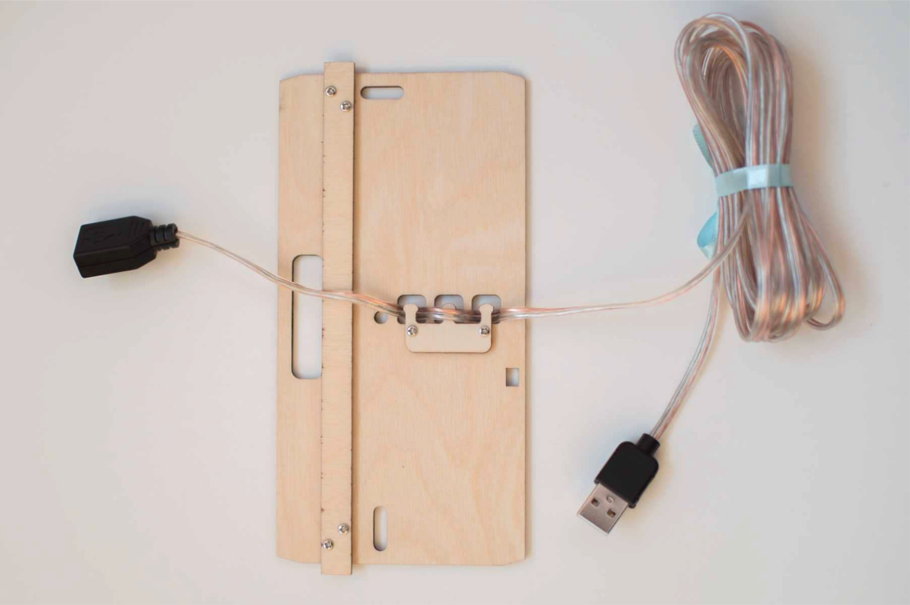 Заделка USB удлинителя в крепежной пластине светильника